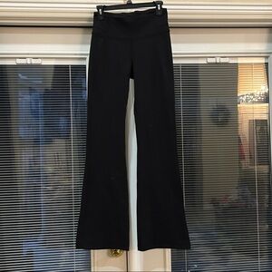 Black lululemon yoga pants